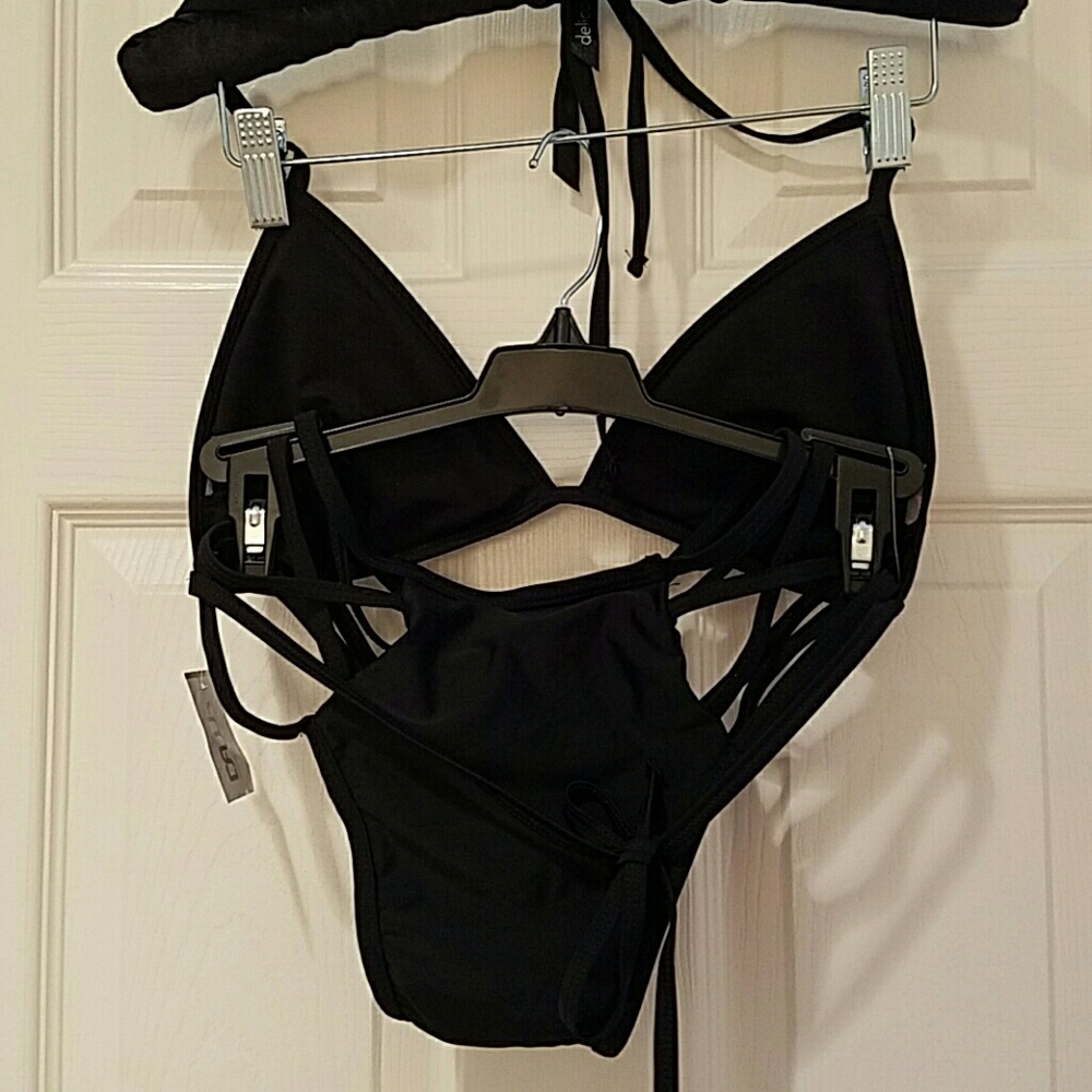 Bikini - Picture 3 of 7